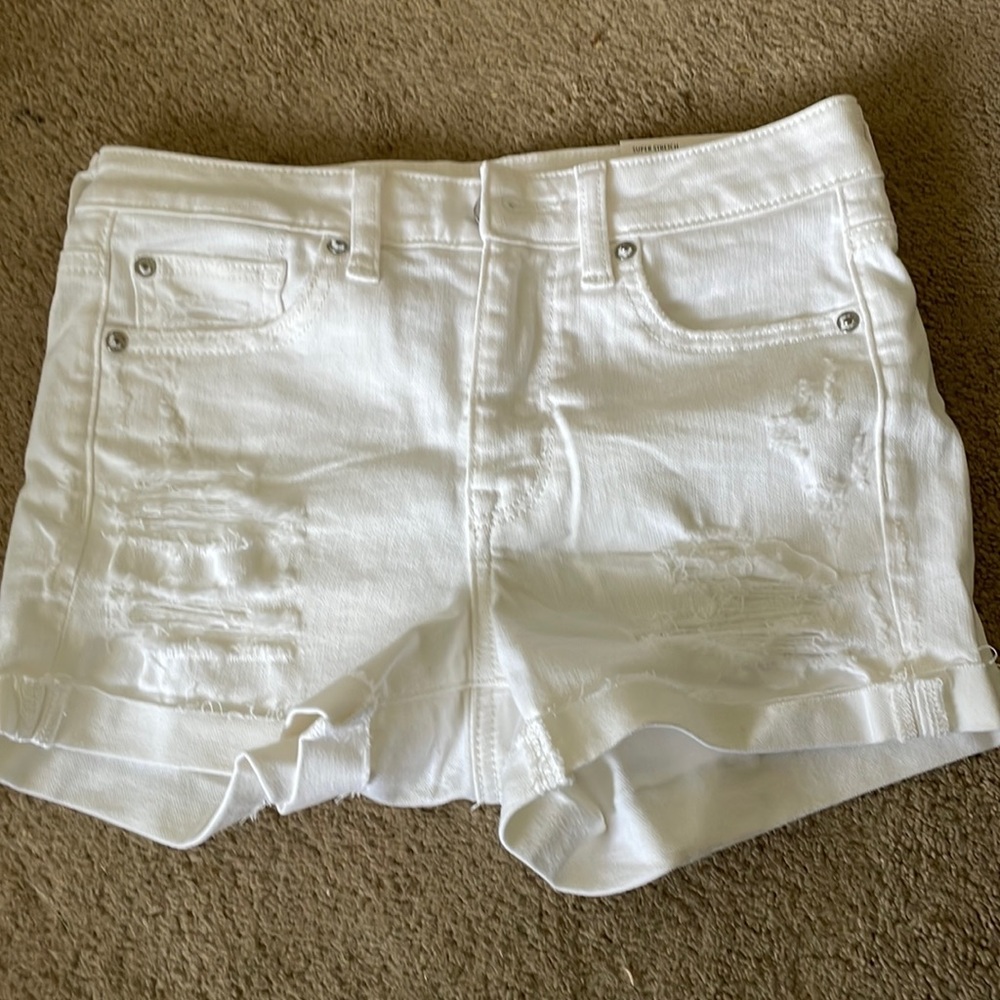 *BRAND NEW WITH TAGS* AMERICAN EAGLE WHITE RIPPED SHORTS, SIZE 4, NEVER WORN